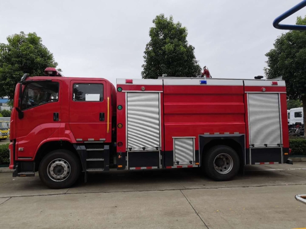 豪沃8噸水罐消防車