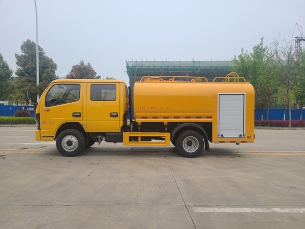東風(fēng)雙排遠(yuǎn)程供水車
